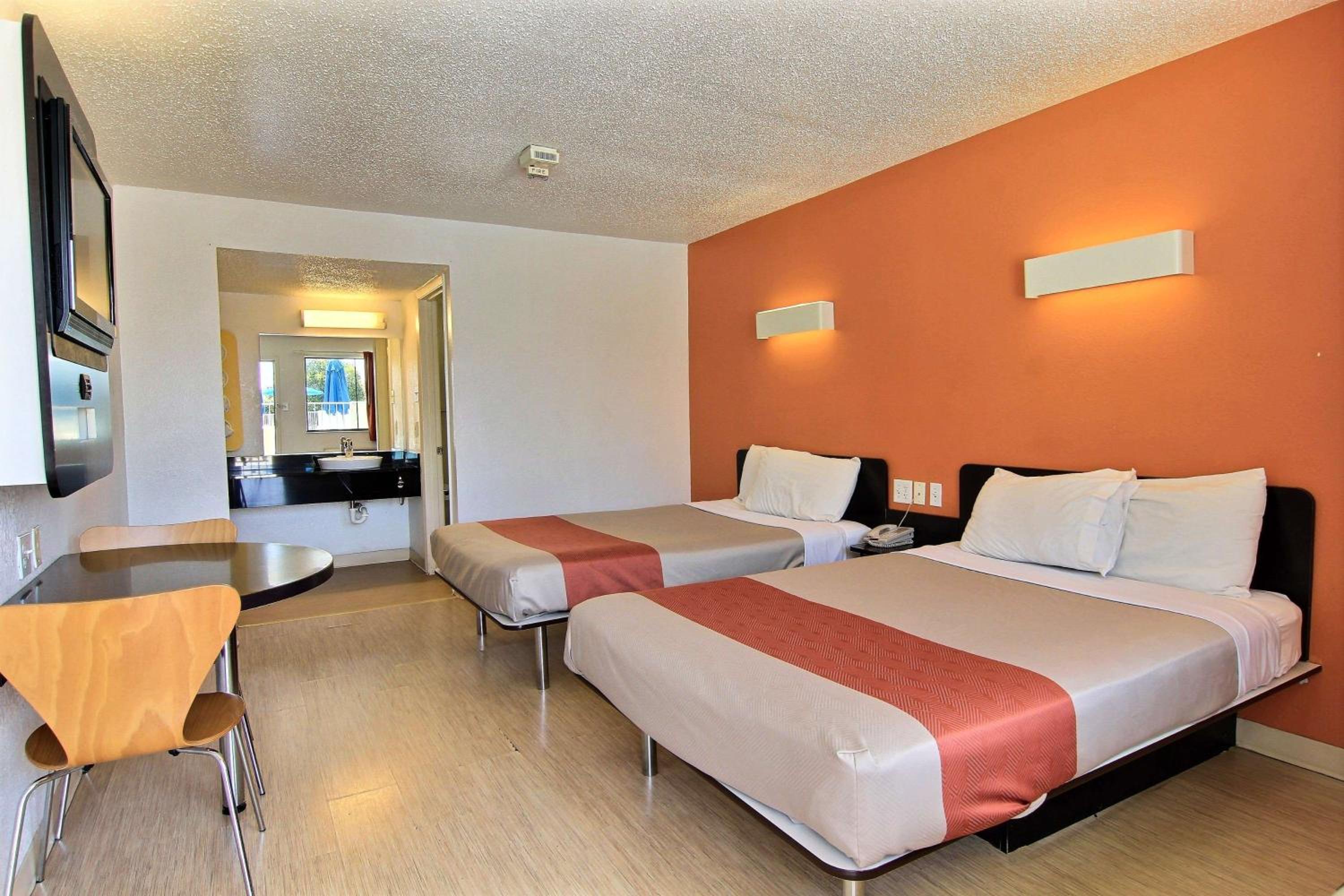 ROOM, QUADRUPLE, ACCESSIBLE