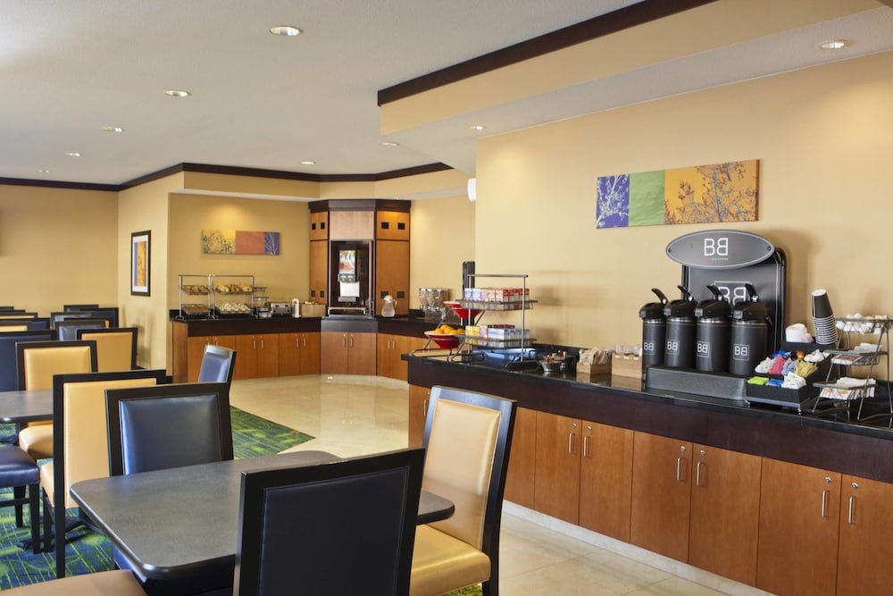 Fairfield Inn Suites Memphis East 16/21