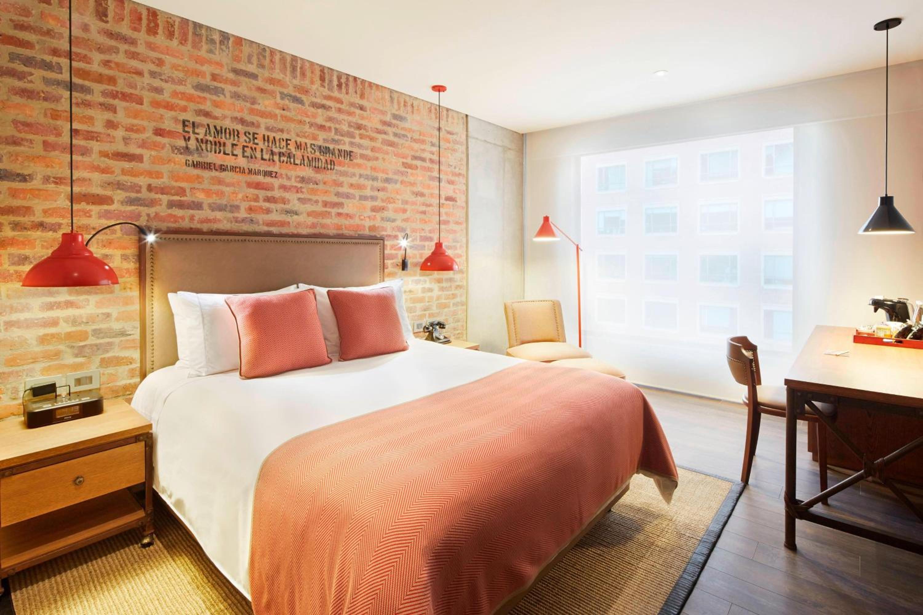 Metropolitan, Guest Room, Deluxe, Queen Bed, City View