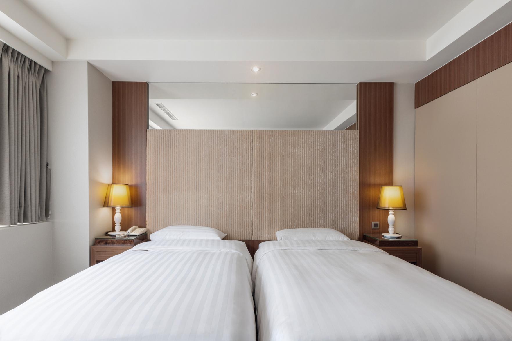 Fashion, Twin Beds