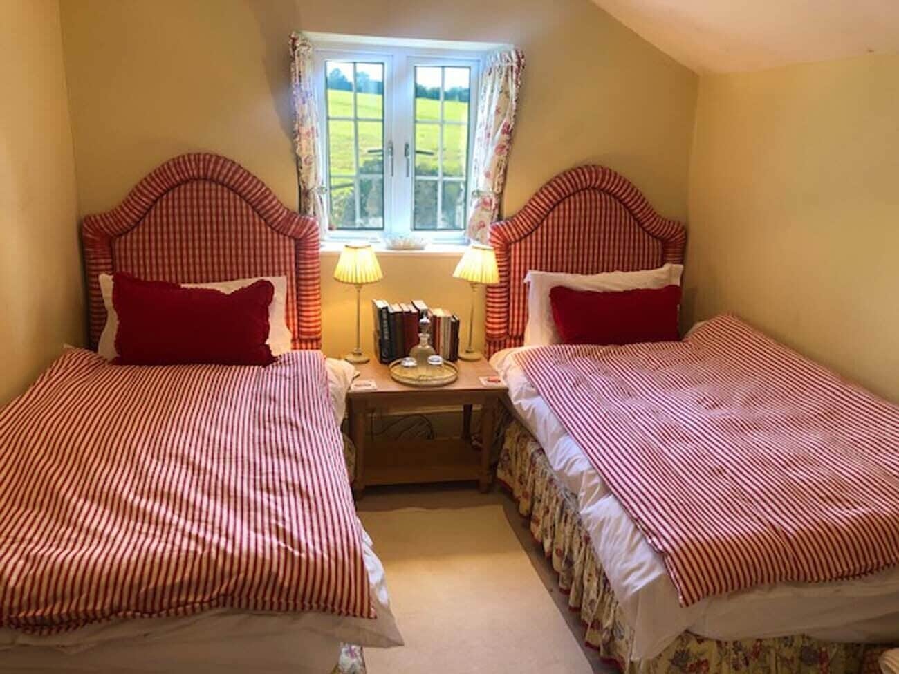 Room, Twin Beds, Private Bathroom
