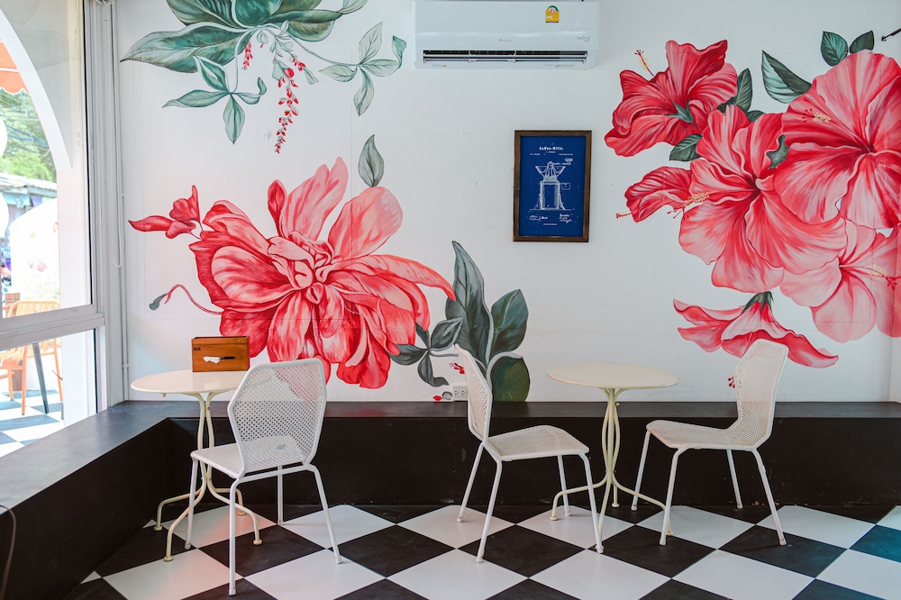 Side Walk Boutique Hotel 33/50