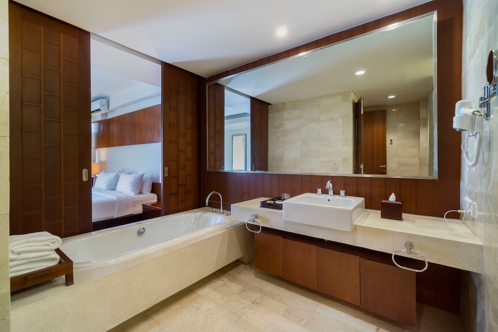 1 Bedroom, Suite, King Bed, Pool Access، Le Grande Bali 4/5