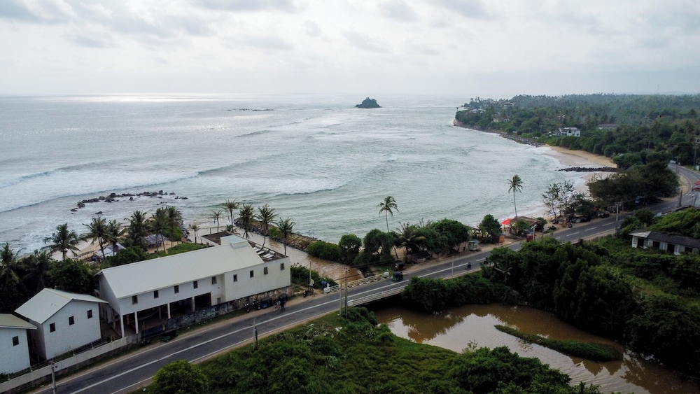 Asanka Surf House 36/40
