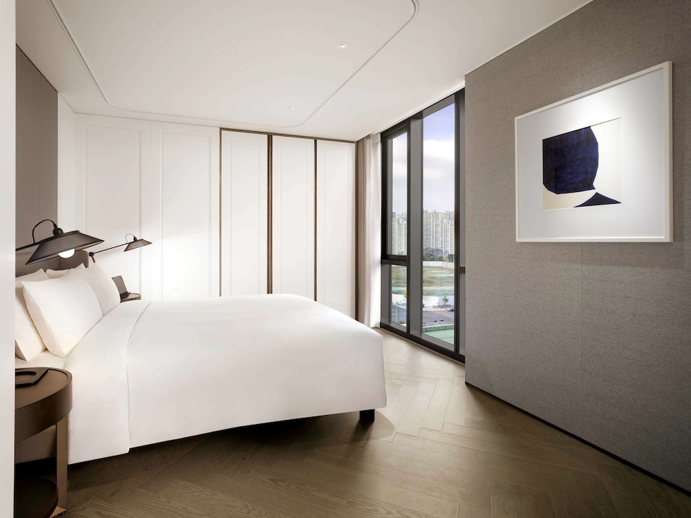 RESIDENCE, STUDIO, KING BED