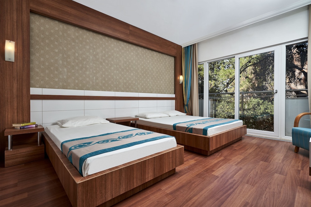 MAYA GOLF HOTEL 11/50