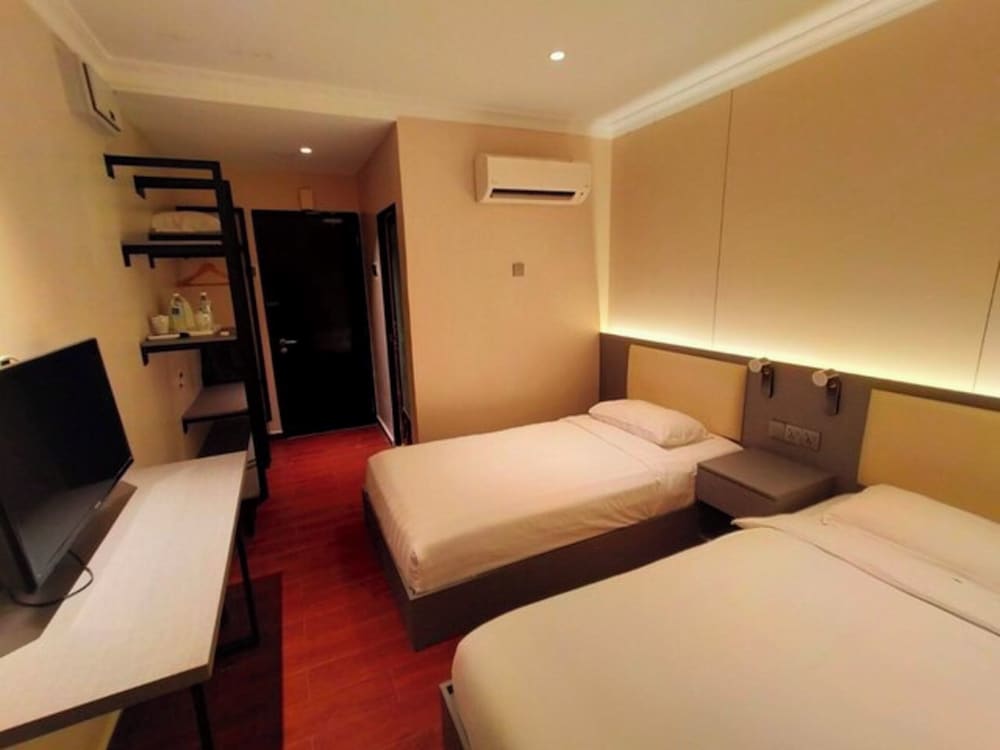 OYO 998 Queen City Hotel 27/50