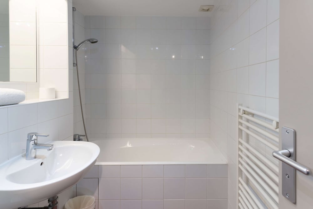 Kyriad Chantilly Nord Saint Maximin 39/42