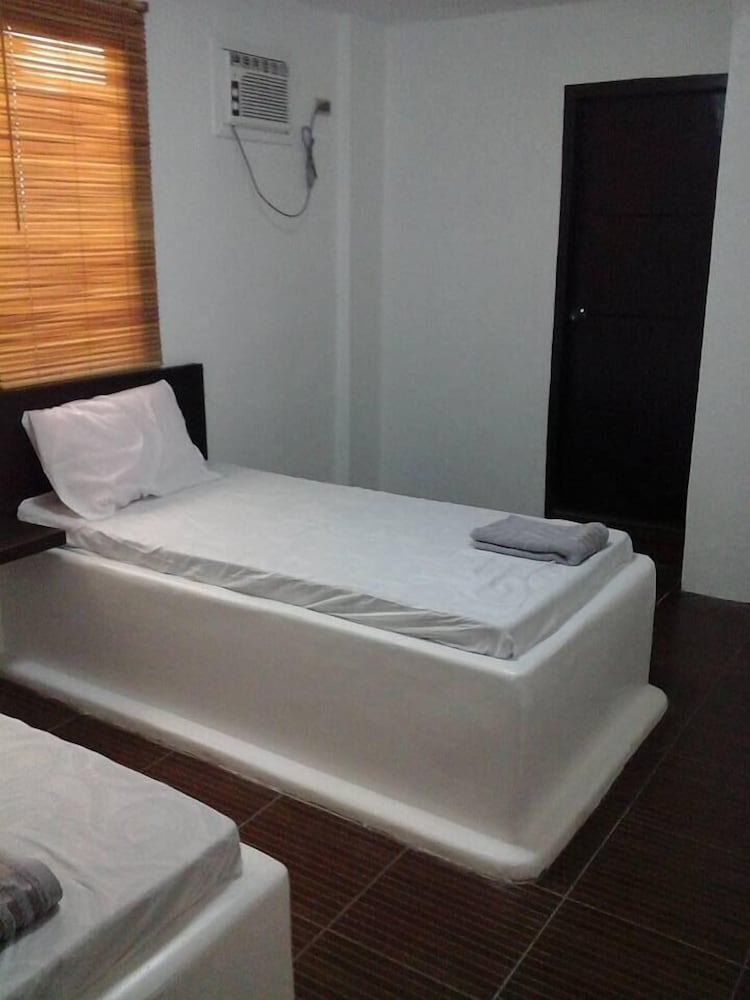 Lolas Lodge 21/59
