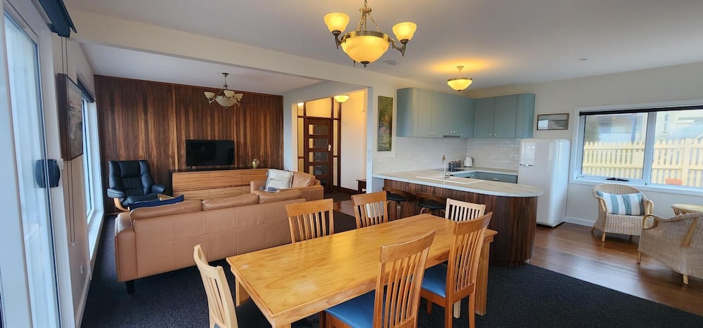 STANLEY VILLAGE WATERFRONT ACCOMMODATION 59/70
