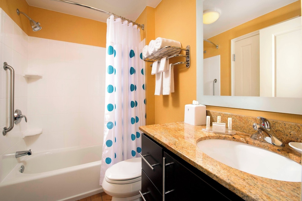 2 Bedrooms, Suite