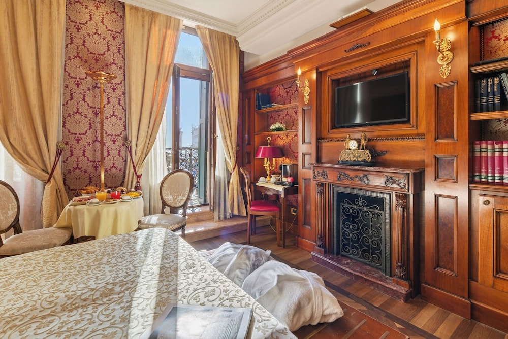 DELUXE, DOUBLE BED, SAN MARCO VIEW