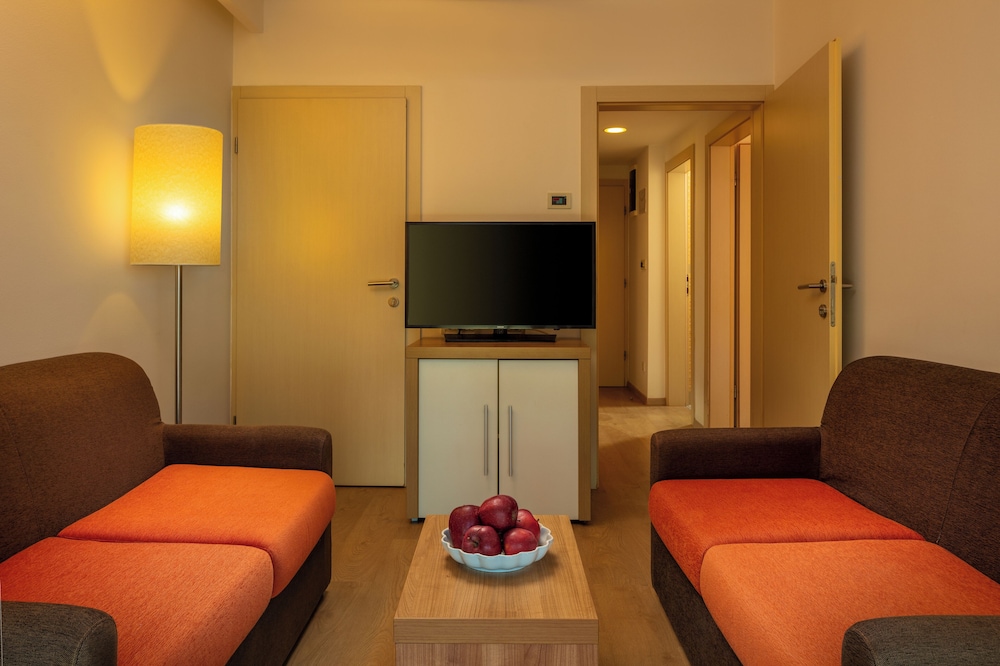 Hotel Aurora 43/64