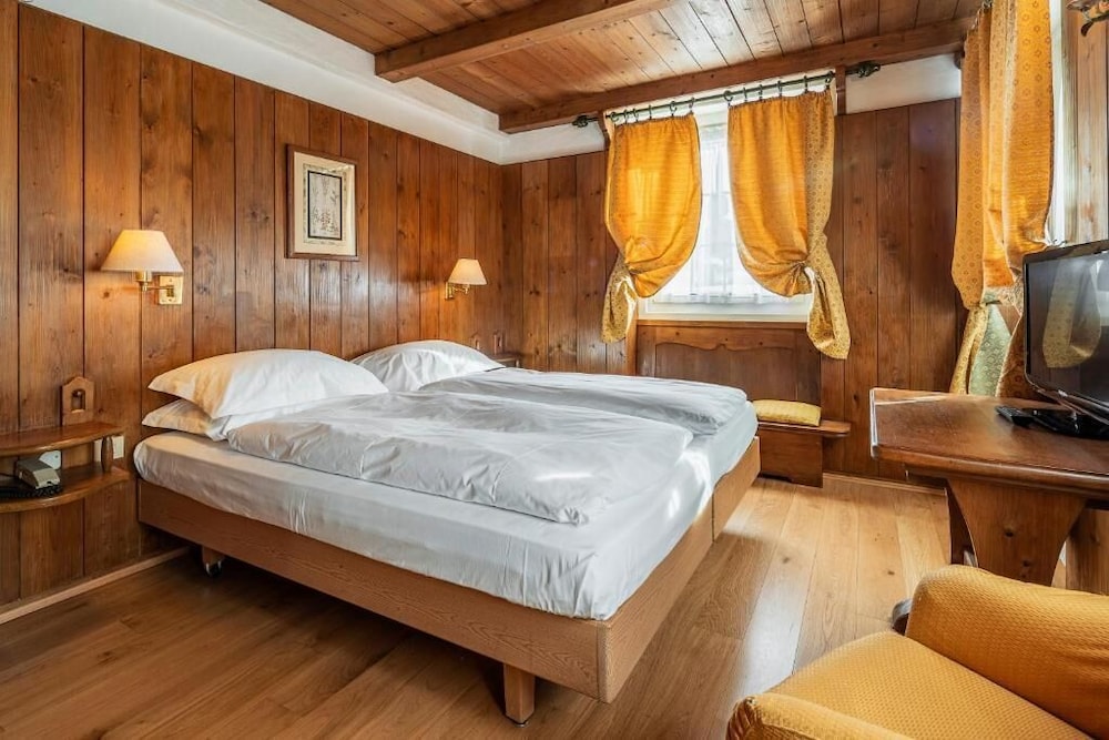 PARC HOTEL VICTORIA CORTINA 19/58