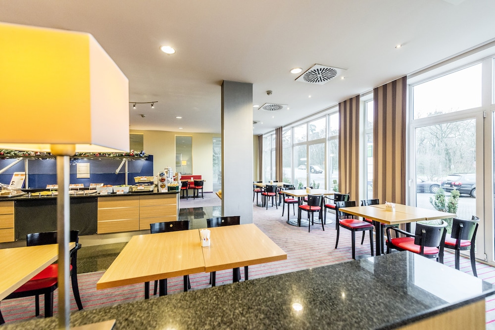 HOLIDAY INN EXPRESS FRANKFURT AIRPORT 39/58