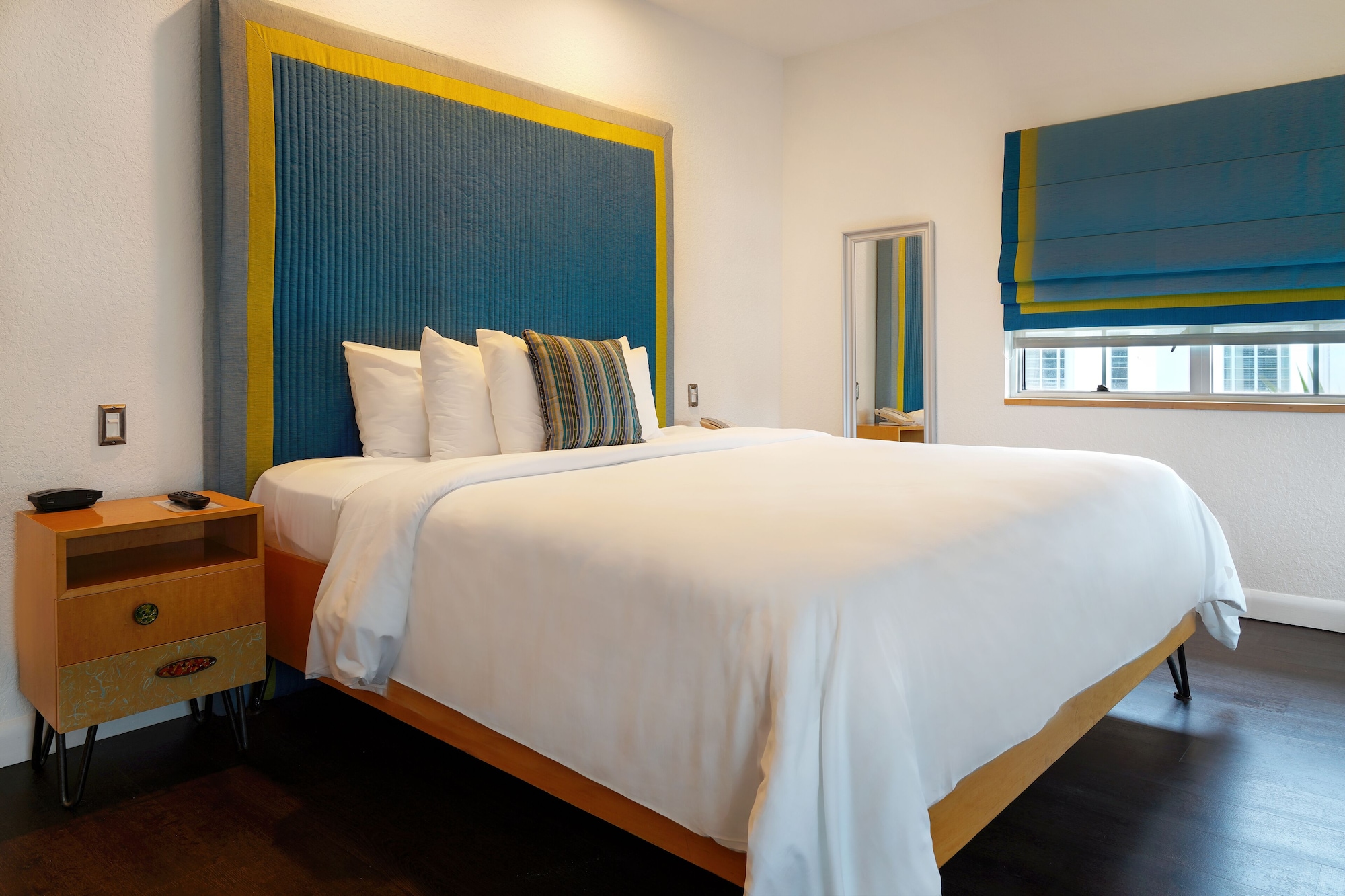 COLLINS, PREMIUM, SUITE, KING BED