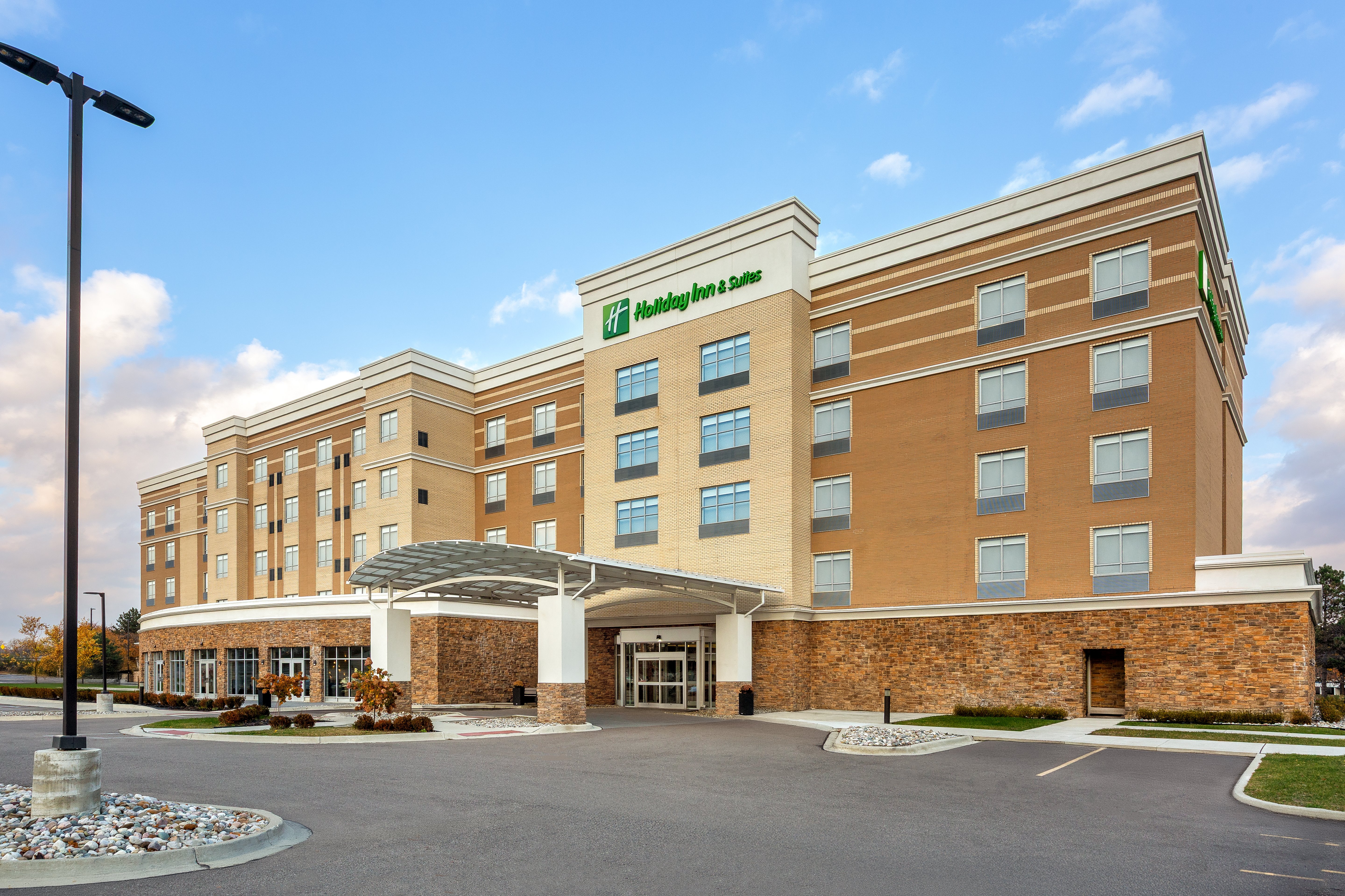 Holiday Inn & Suites Detroit - Troy, an IHG Hotel 48/50