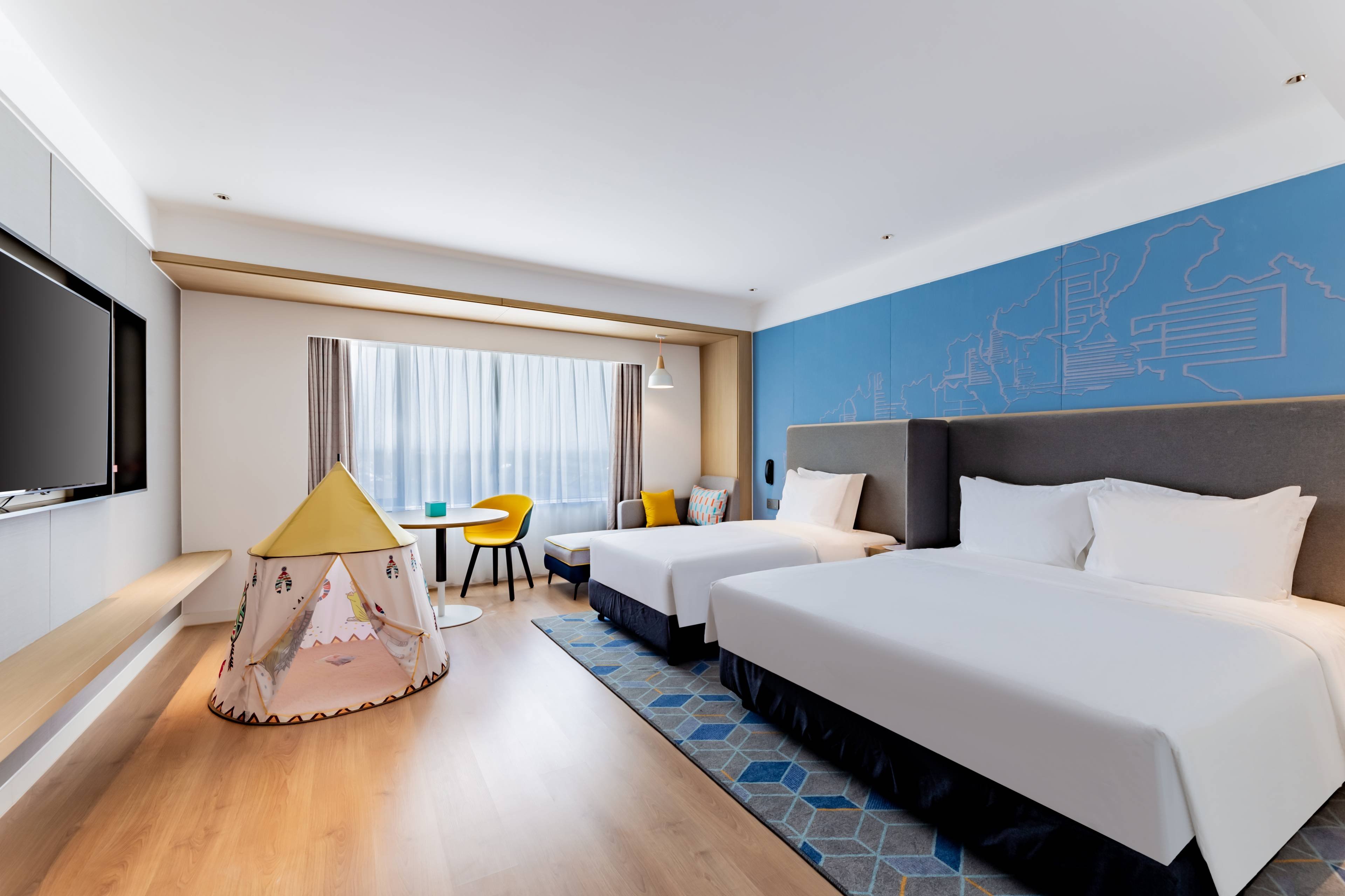 Standard, 1 King and 1 Single Beds, Extra Floor Space