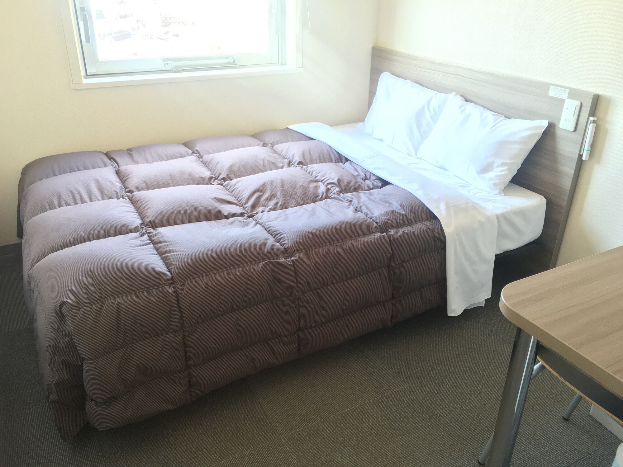 SEMI ROOM, SEMI DOUBLE BED