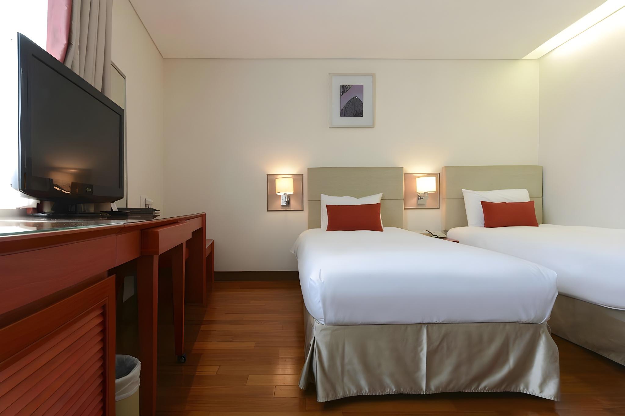 Red, 2 Double Beds