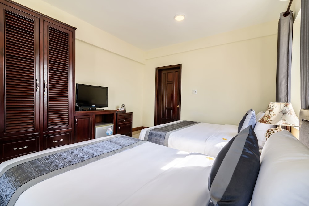 Baly Hotel 26/72