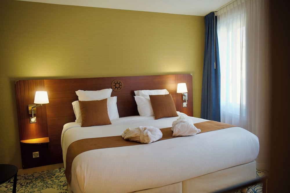 Junior Suite, Twin Beds, Street View، Hotel Le Yachtman 9/10