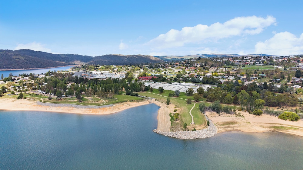Horizons Lake Jindabyne 73/80