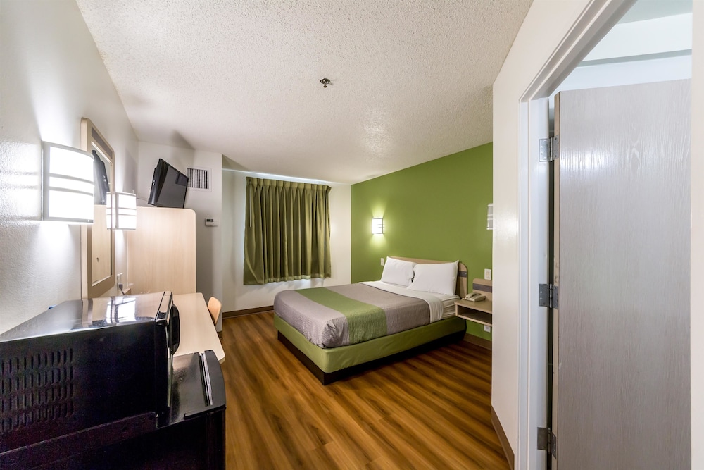 Motel6 San Antonio, TX - South 31/58