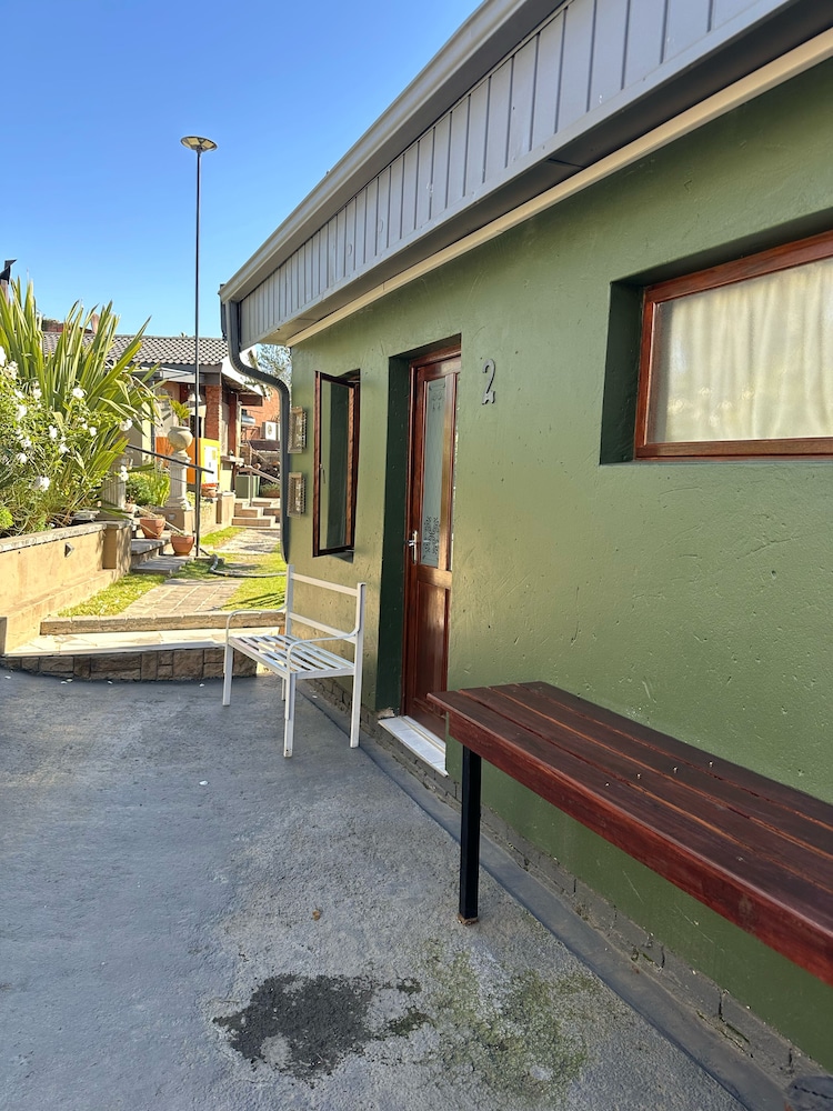 Dara Guest House 32/36