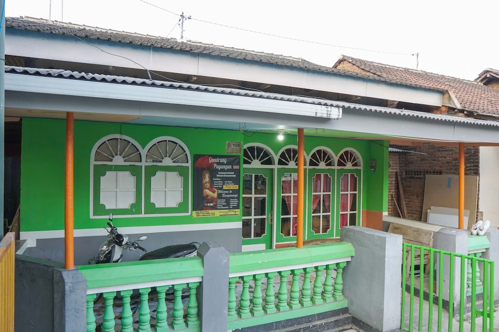 SPOT ON 1762 Gandrung Payungan Family Inn 1/26