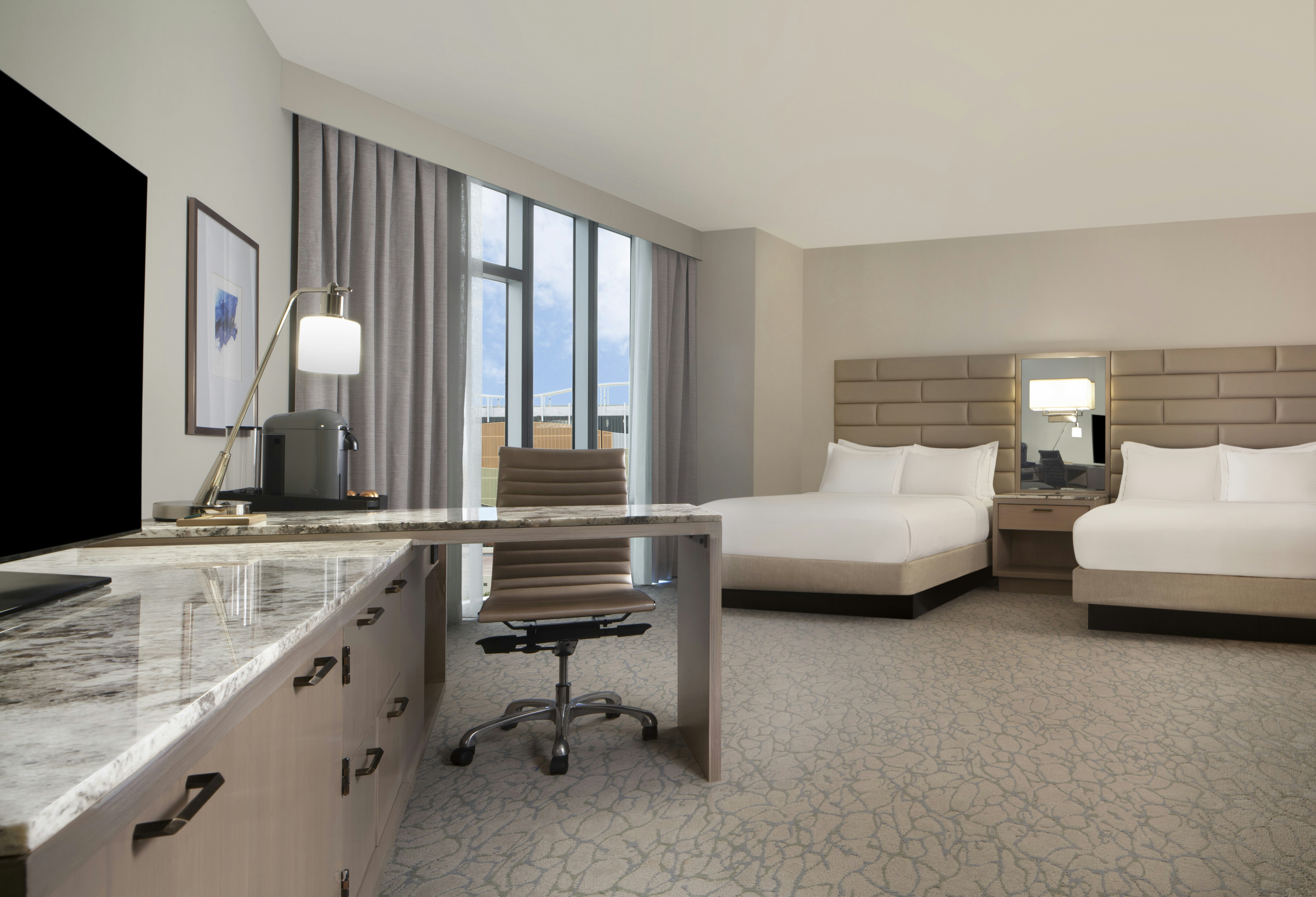 JUNIOR SUITE, 2 QUEEN BEDS, ACCESSIBLE