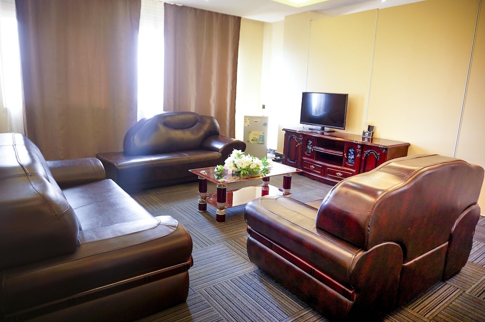 2000 Hotel 32/50