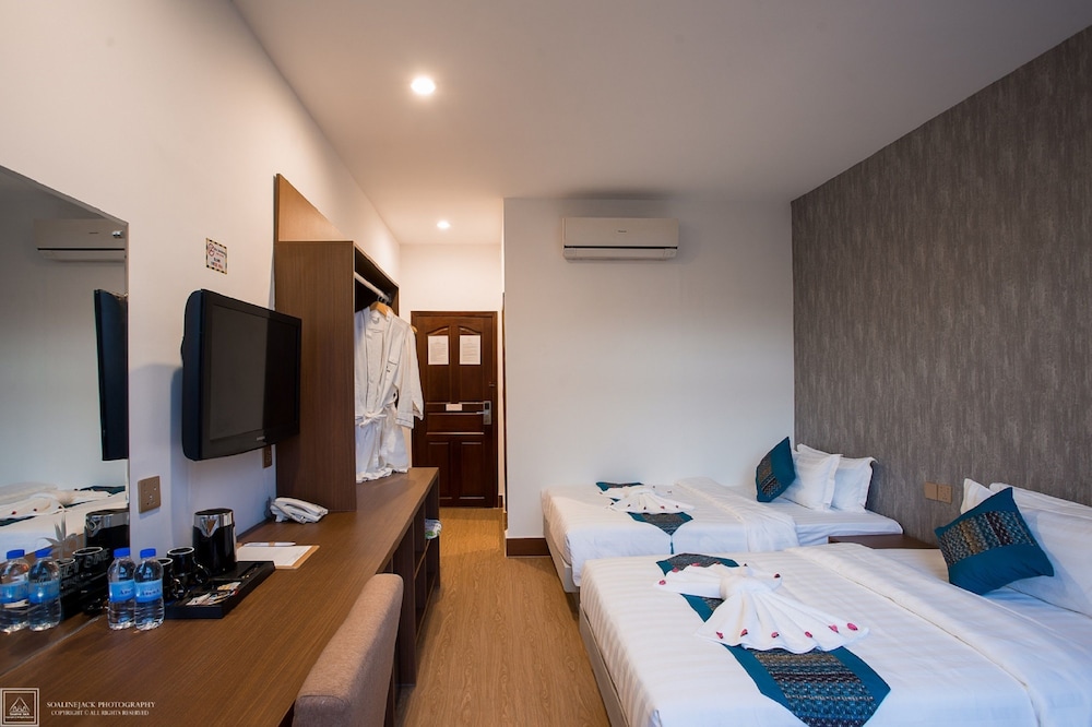 DELUXE, TWIN BEDS
