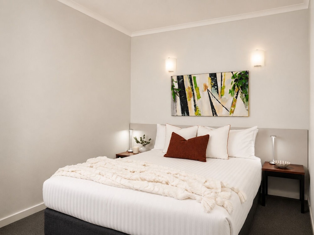 ABODE NARRABUNDAH 25/71