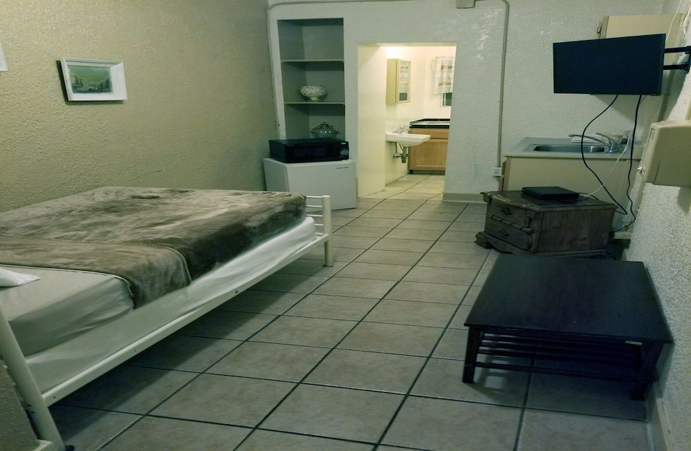 Monterey Inn Hotel 23/50