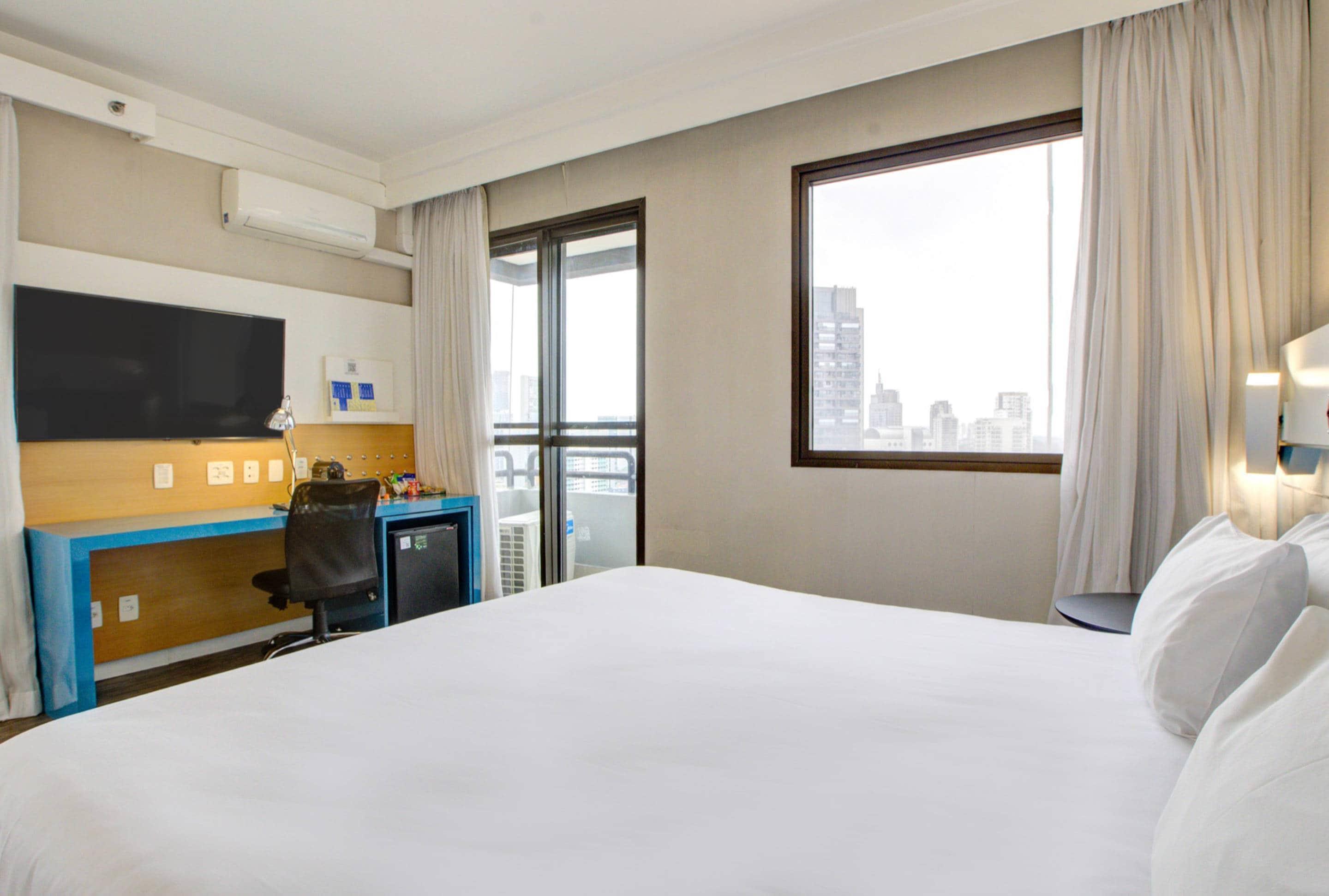 Upgrade, Queen Bed