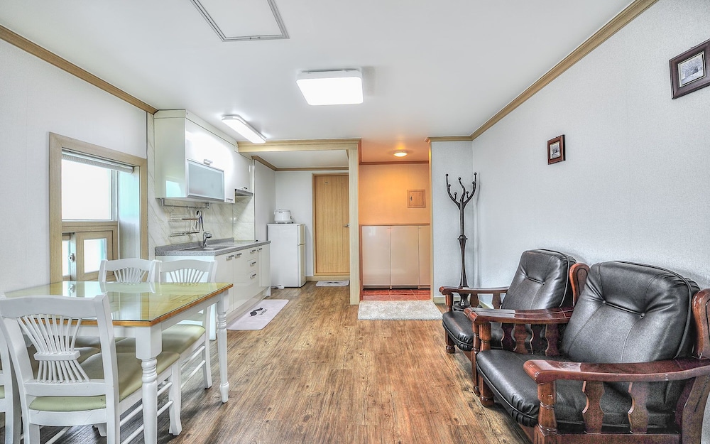 Sokcho Esher House Pension 11/34