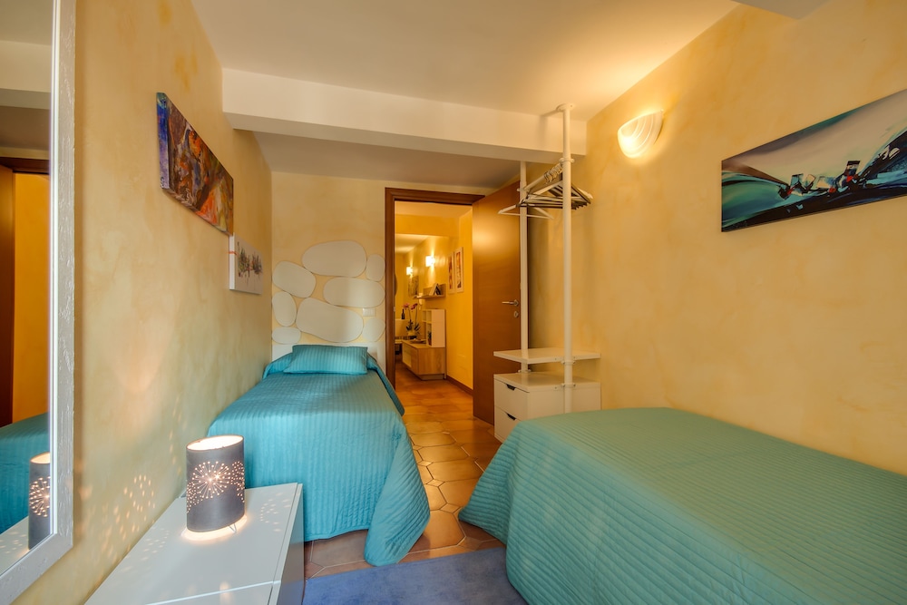 شقة بسرير مزدوج بغرفتي نوم مع أريكة في الملحق، Rome King Suite 5/6