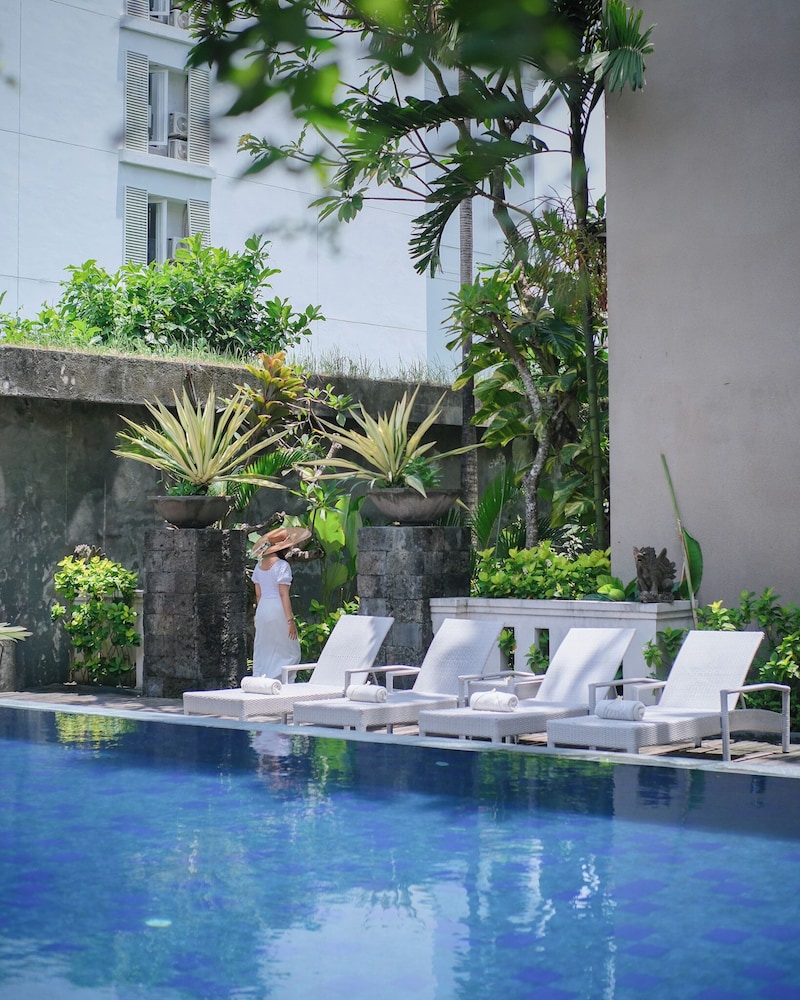 Transera Kamini Legian Hotel 23/28