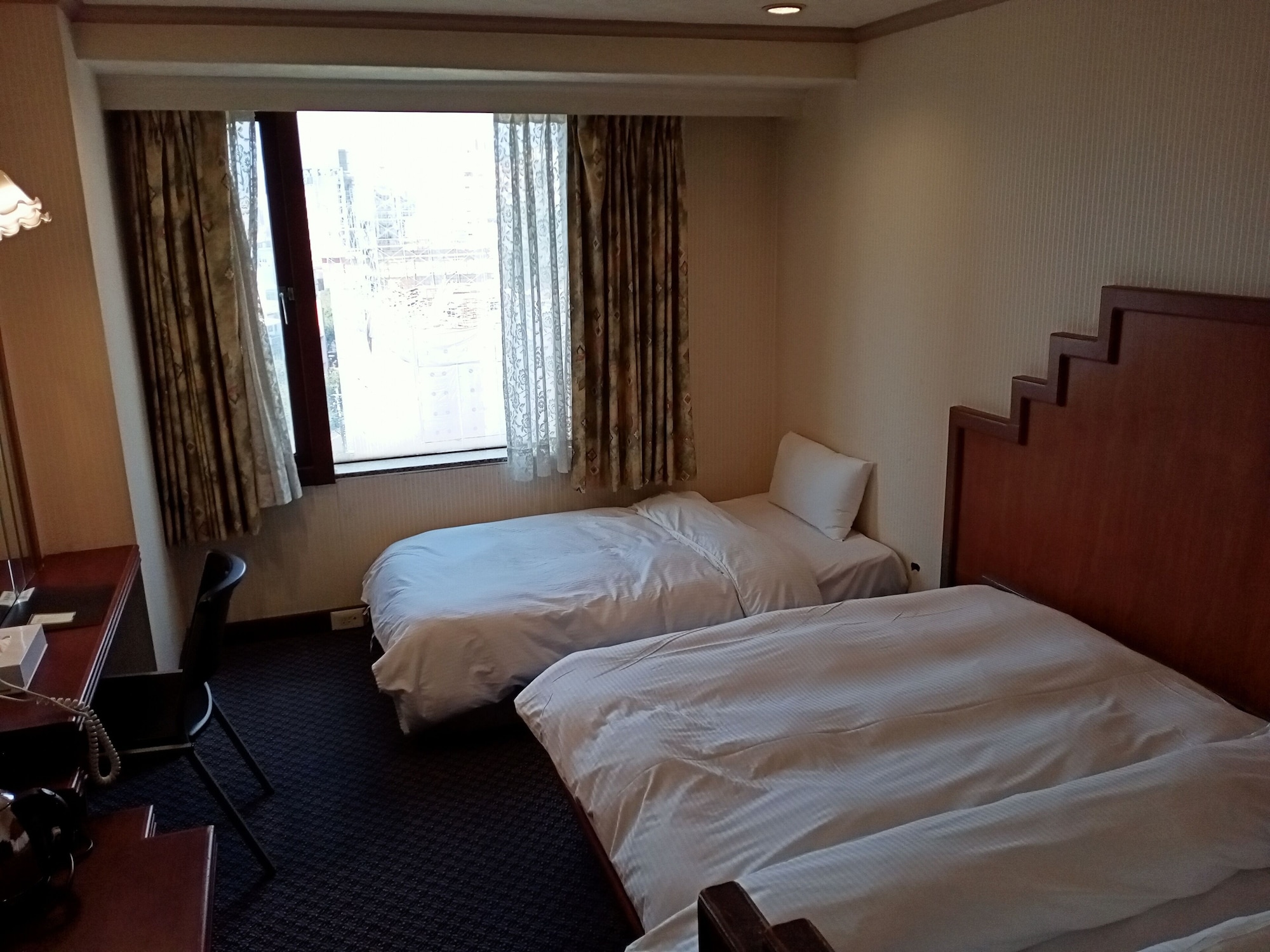 ROOM, TWIN BEDS