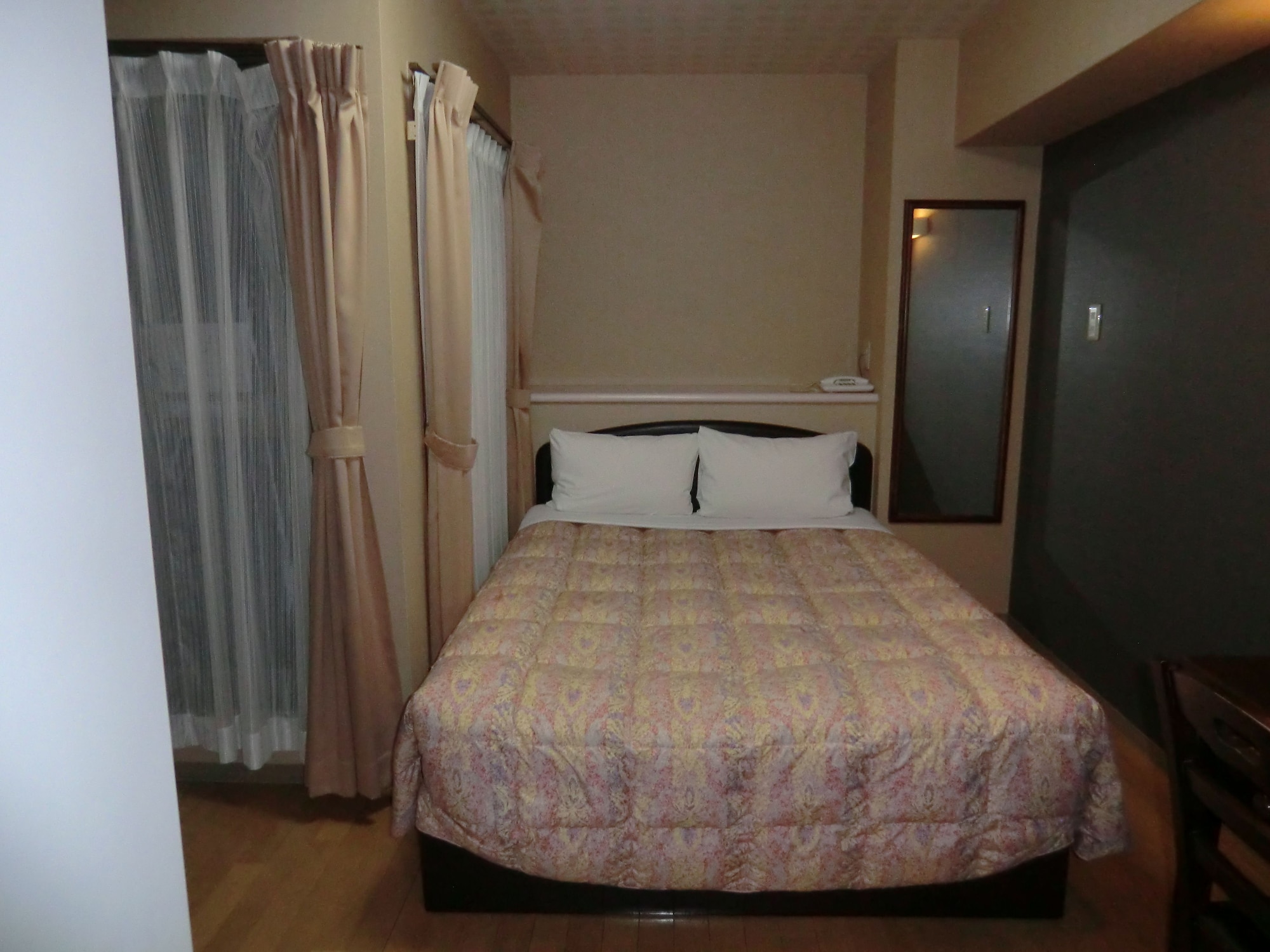 ROOM, DOUBLE BED, SMOKING