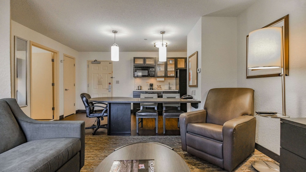 Sonesta Simply Suites Huntsville Research Park 32/52