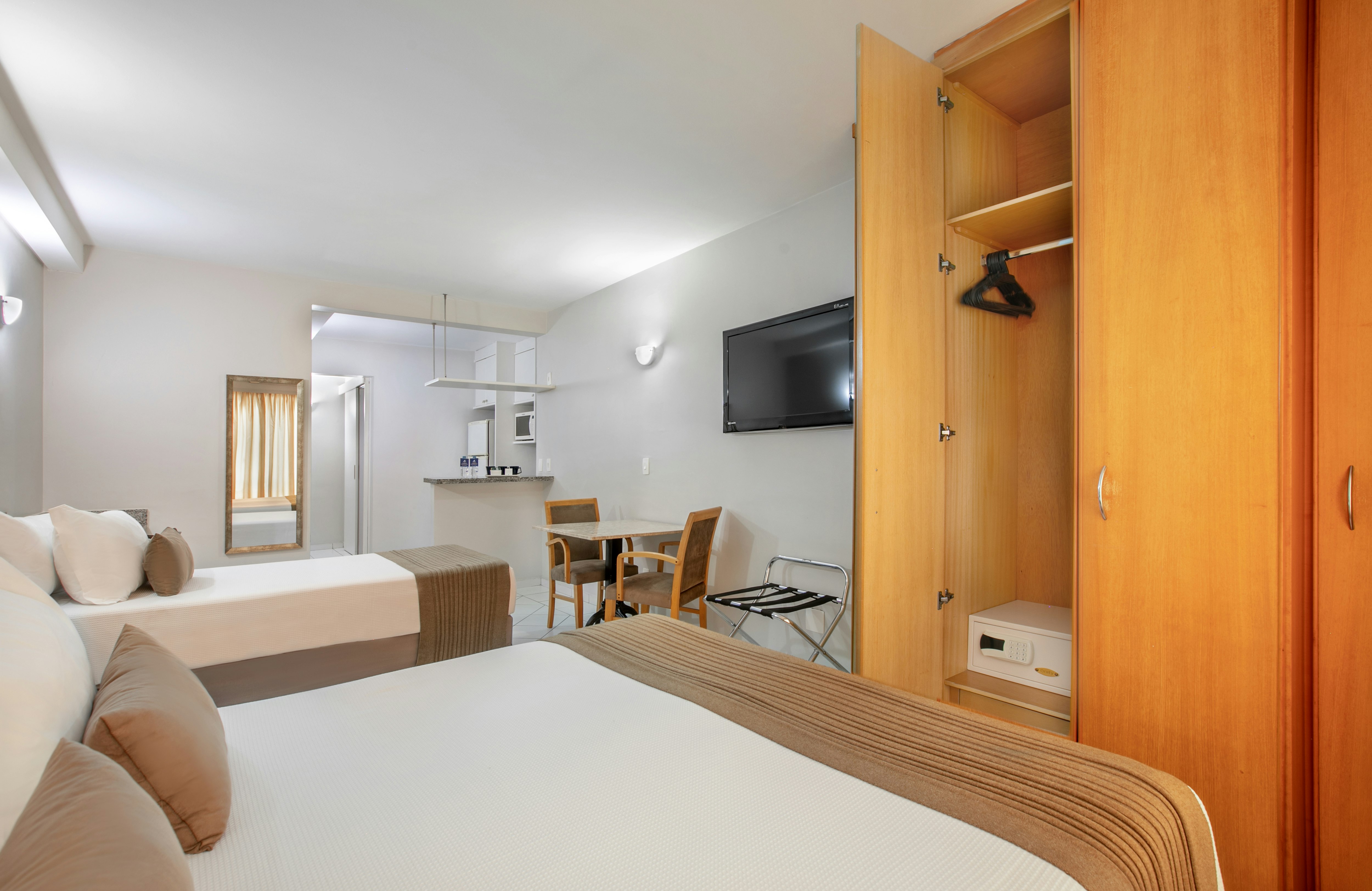 Plaza Inn American Loft 14/32