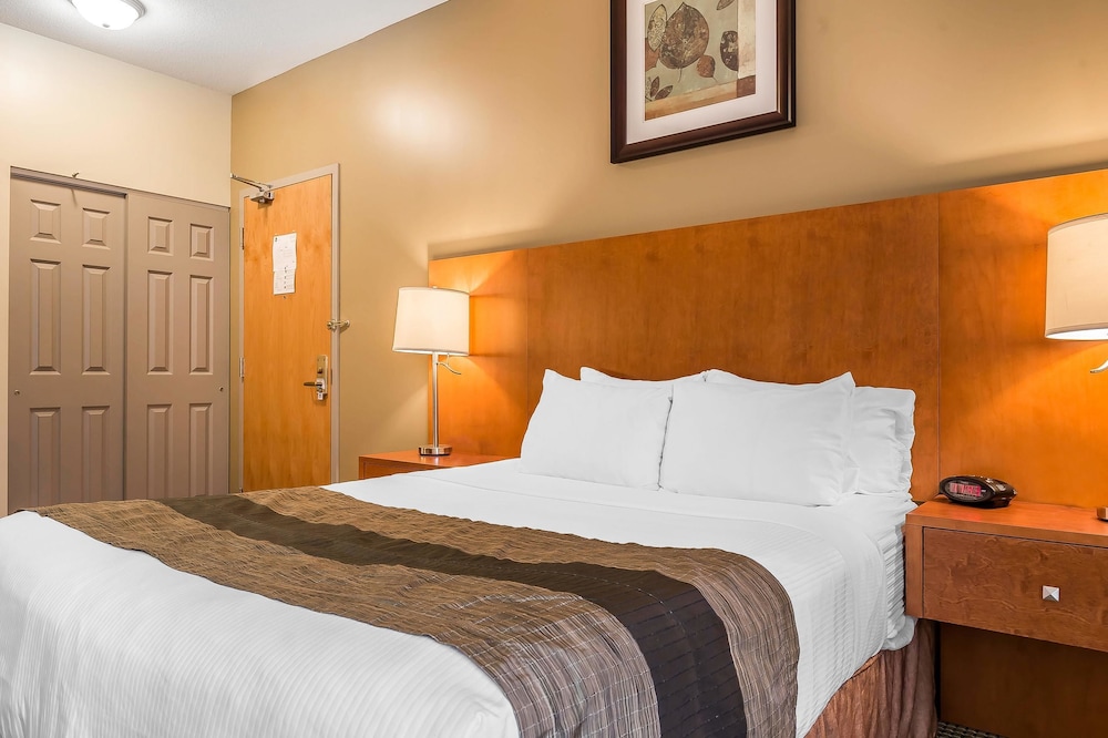 Quality Inn & Suites Hawkesbury 11/50