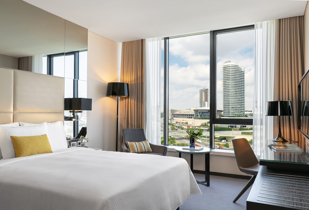 Centro, Suite, King Bed, Corner