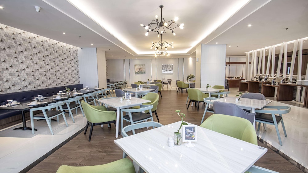Hotel Golden Tulip Essential Makassar 30/41