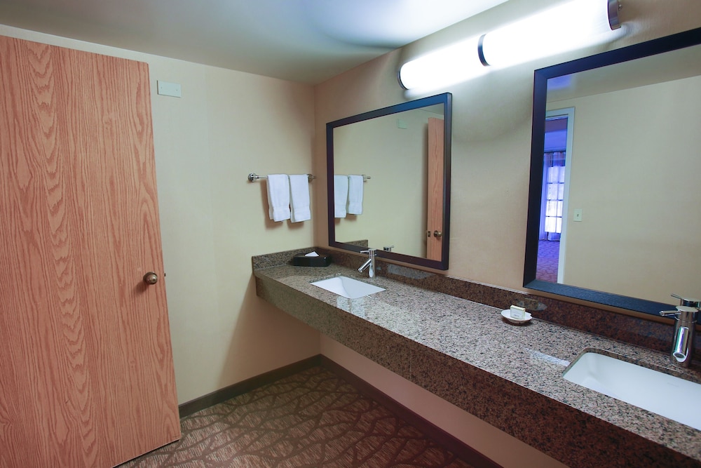 Airtel Plaza Hotel and Conference Center 6/62