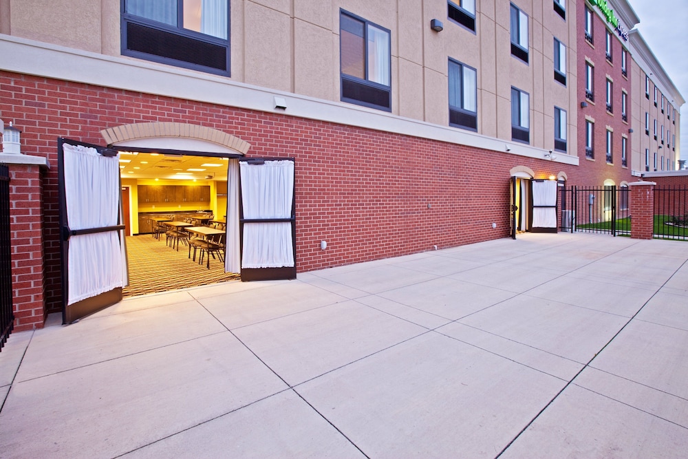 Holiday Inn Express Indianapolis Southeast 62/69