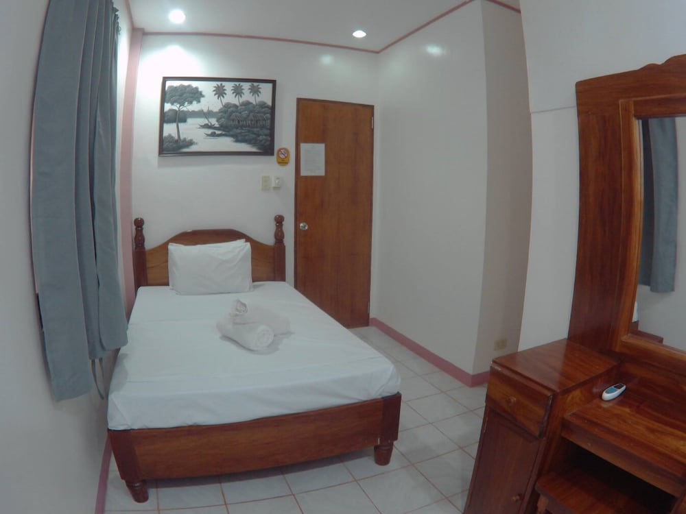 ROOM, DOUBLE BED
