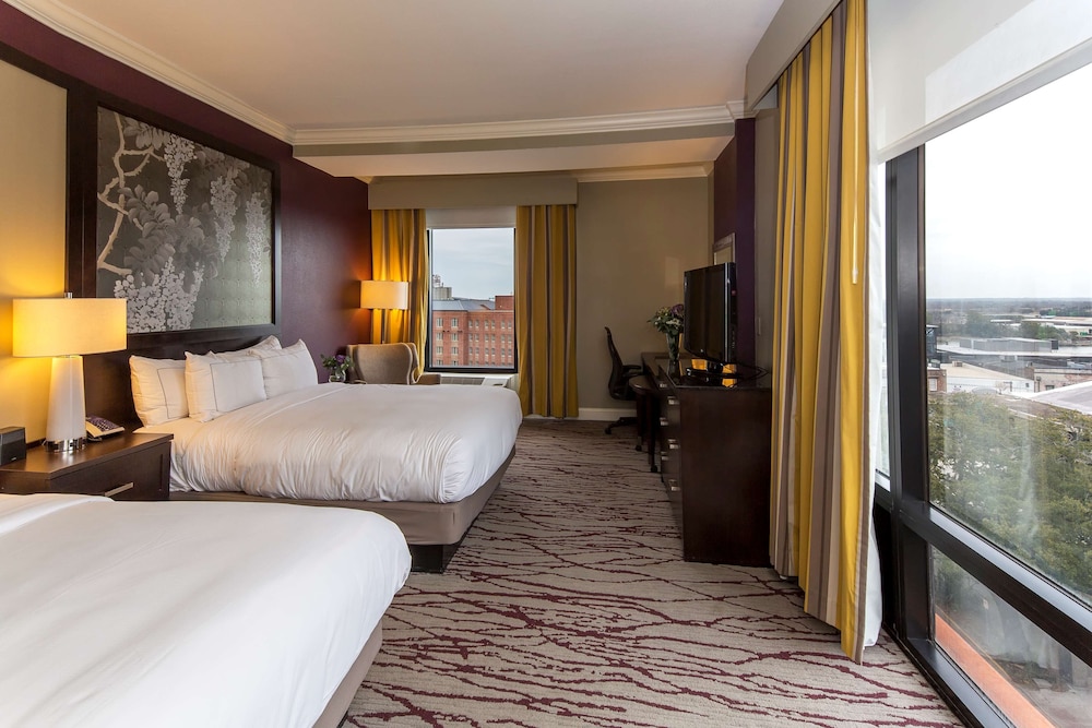 Doubletree By Hilton Hotel Savannah Historic District 8/38